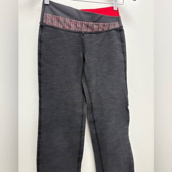 4 for $25 💛 Lululemon Athletica Black and Red Patterned Leggings - Picture 2 of 4